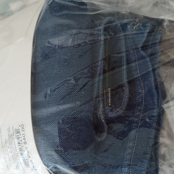 Hue - Medium Blue Capri Leggings - 2 - Pair Bundle 🥳 - Picture 2 of 7